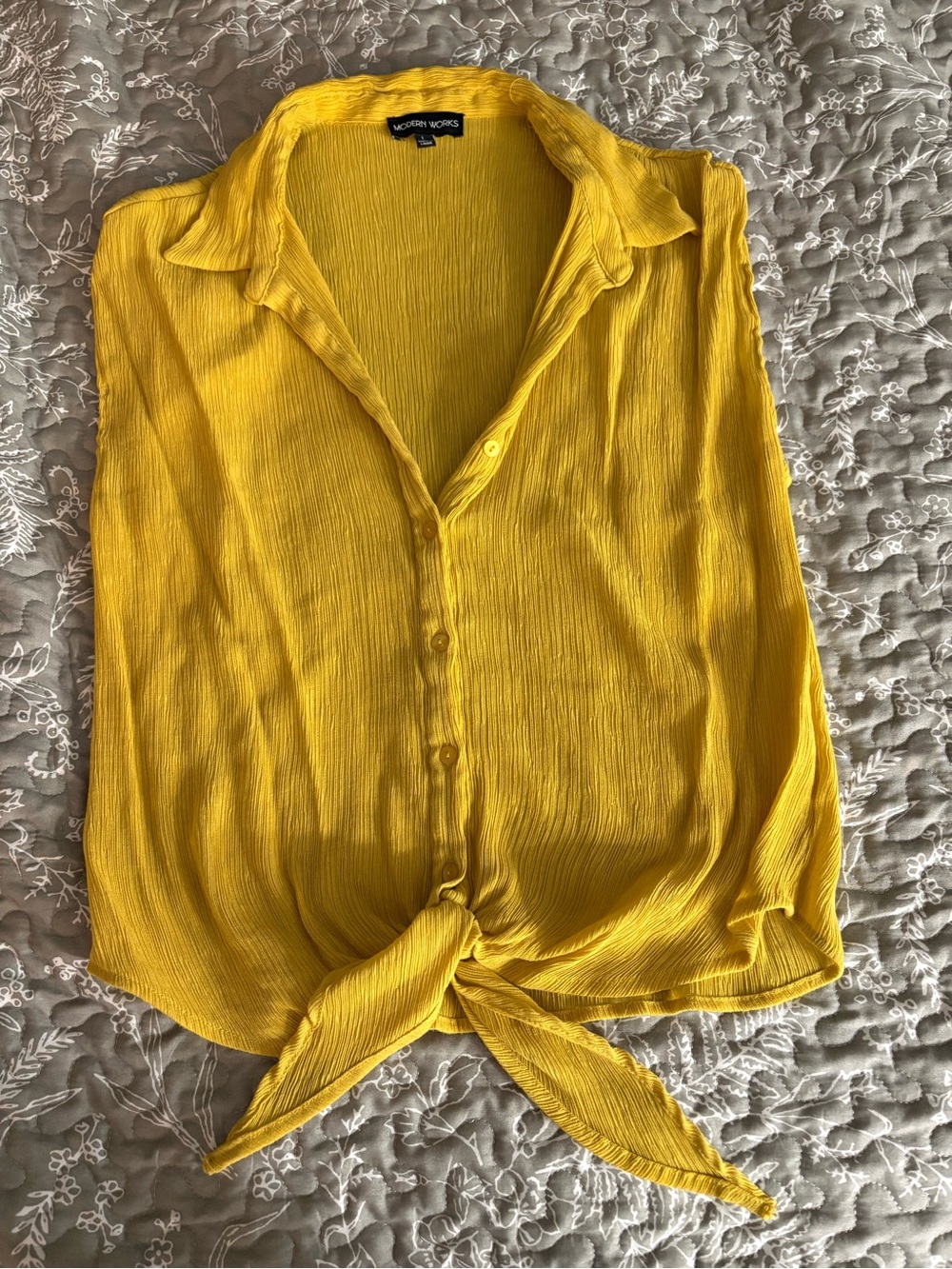 Women's Yellow Button-Front Tie-Hem Sleeveless Top